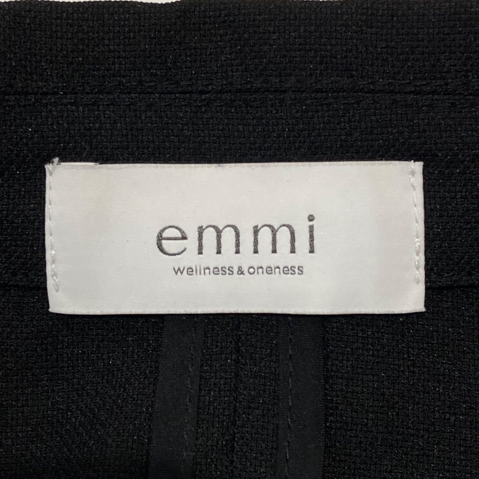 美品 emmi エミ ハーフスリーブ ジップアップ ジャケット 黒 ブラック 