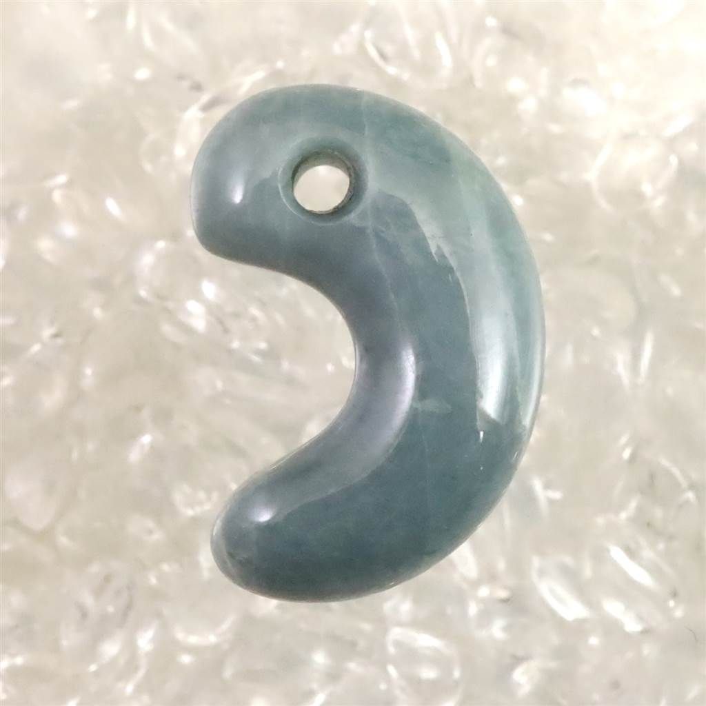 糸魚川翡翠 ヒスイ 小滝コン沢産 24mm勾玉 ブルー 証明書付 5.46g