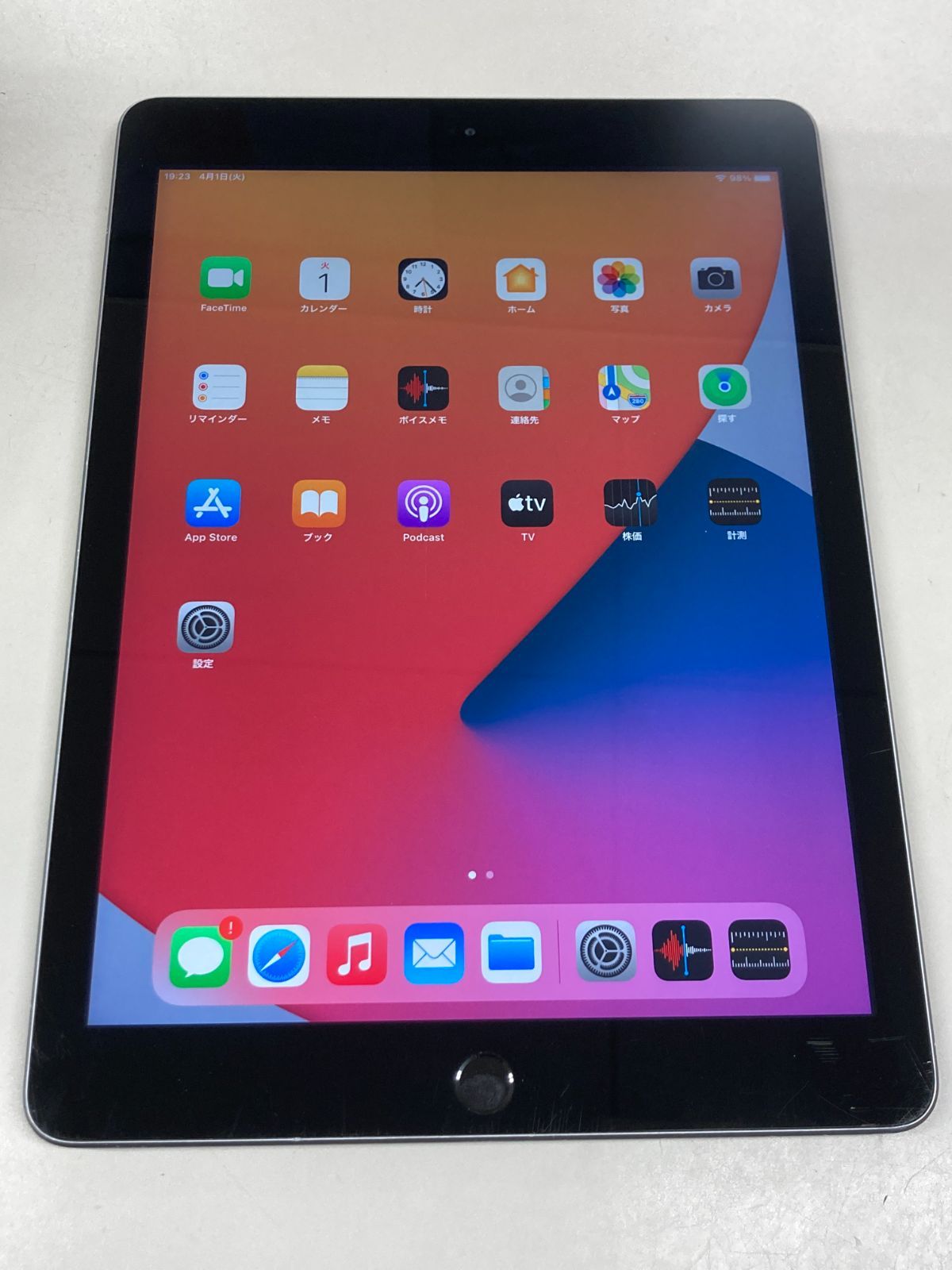 Apple iPad 第5世代 32GB スペースグレイ　カバー付き　充電線付き Amazon.co.jp: 【整備済み品】 Apple iPad (第5世代) Wi-Fi +