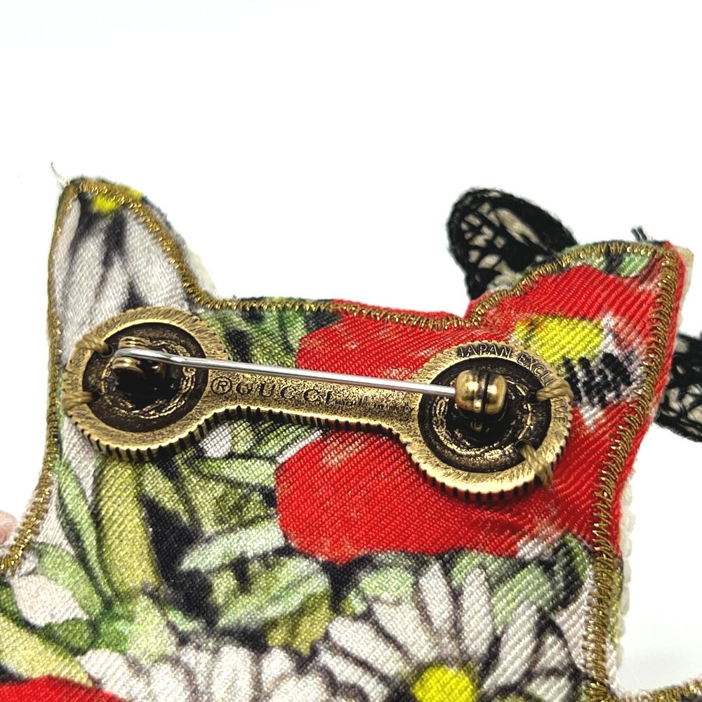 美品GUCCIの猫ブローチ GUCCI グッチ ブローチ ヒグチユウコ 猫 キャンバス マルチ