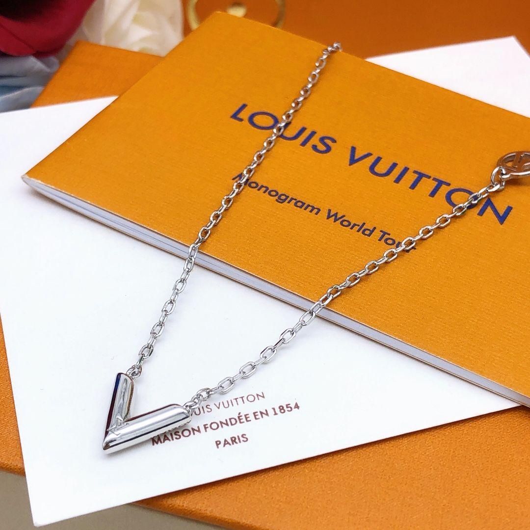 Louis Vuitton★ネックレス・エセンシャル V ロゴ  新品