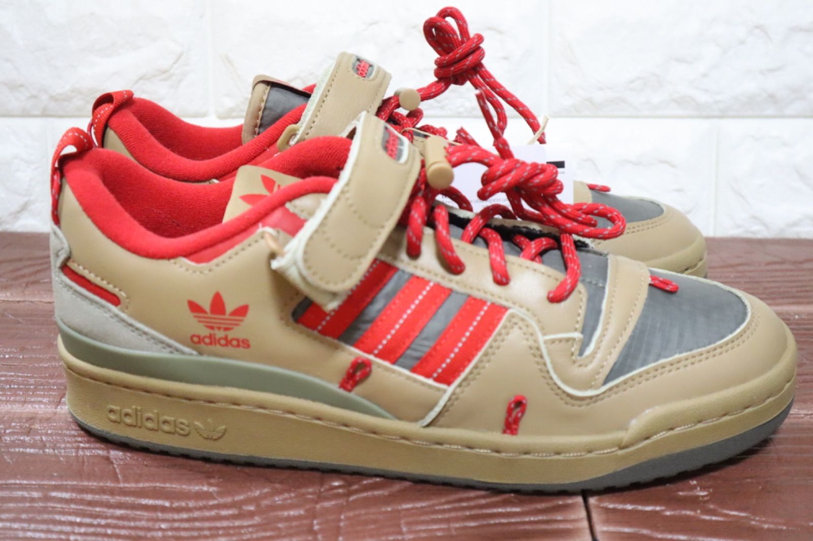新品定価17600円 adidas アディダス フォーラム 84 キャンプ