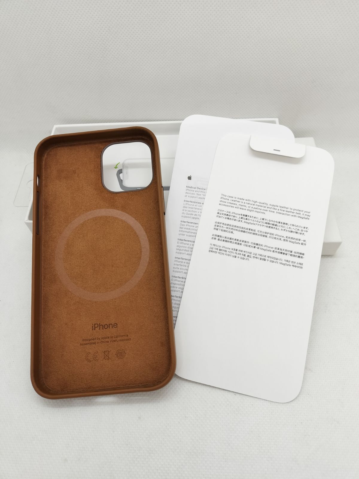 未開封 Apple純正/国内正規品 iPhone 12/12Pro用レザーケース MagSafe