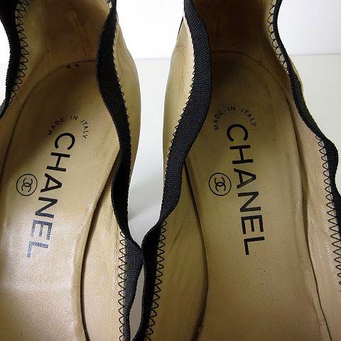 CHANEL パール　ロゴ付き　パンプス　ベージュ・ブラック　39 1/2 CHANEL パール ロゴ付き パンプス ベージュ・ブラック 39 1/2