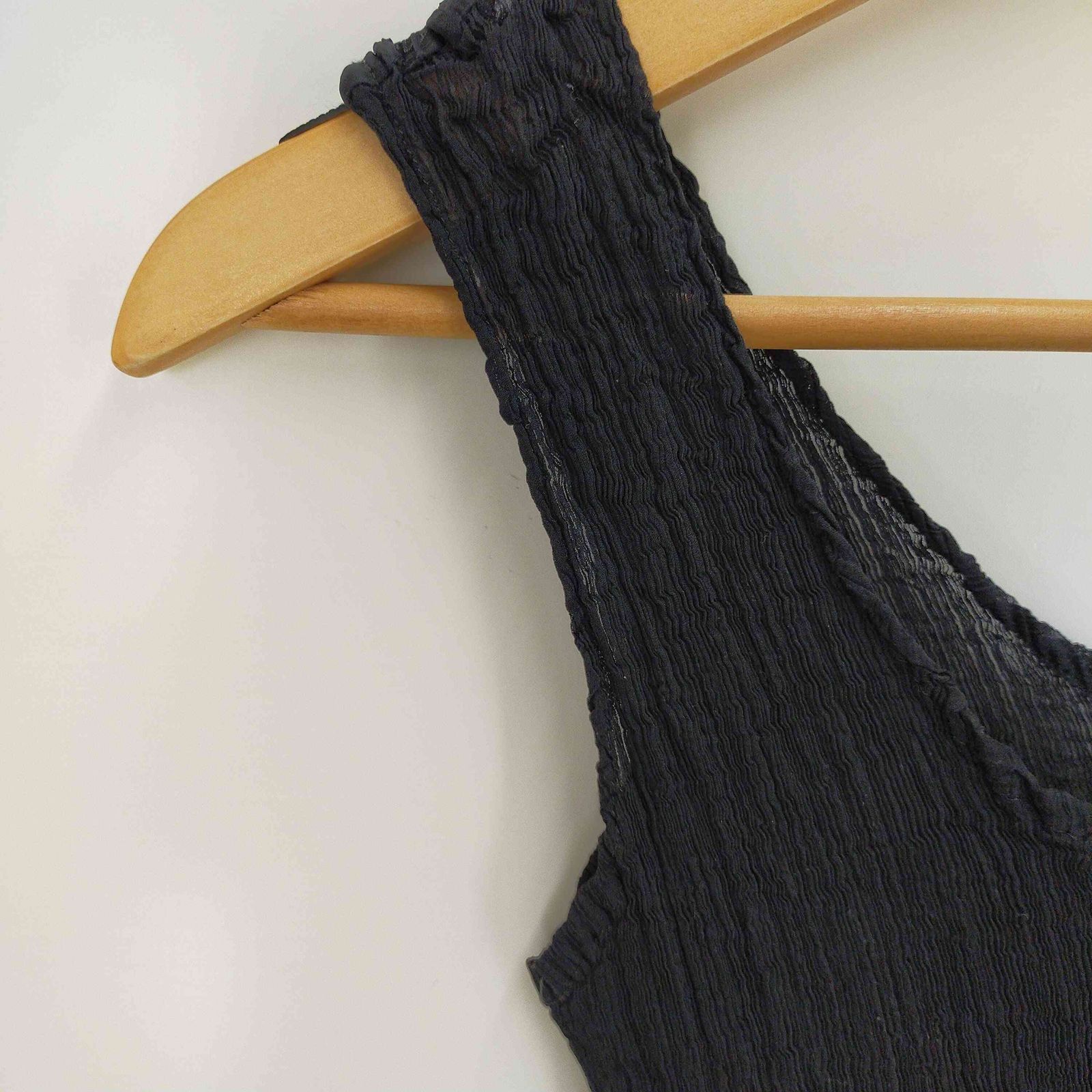 ミー イッセイミヤケ me ISSEY MIYAKE しわ加工 プリーツ ノースリーブ  