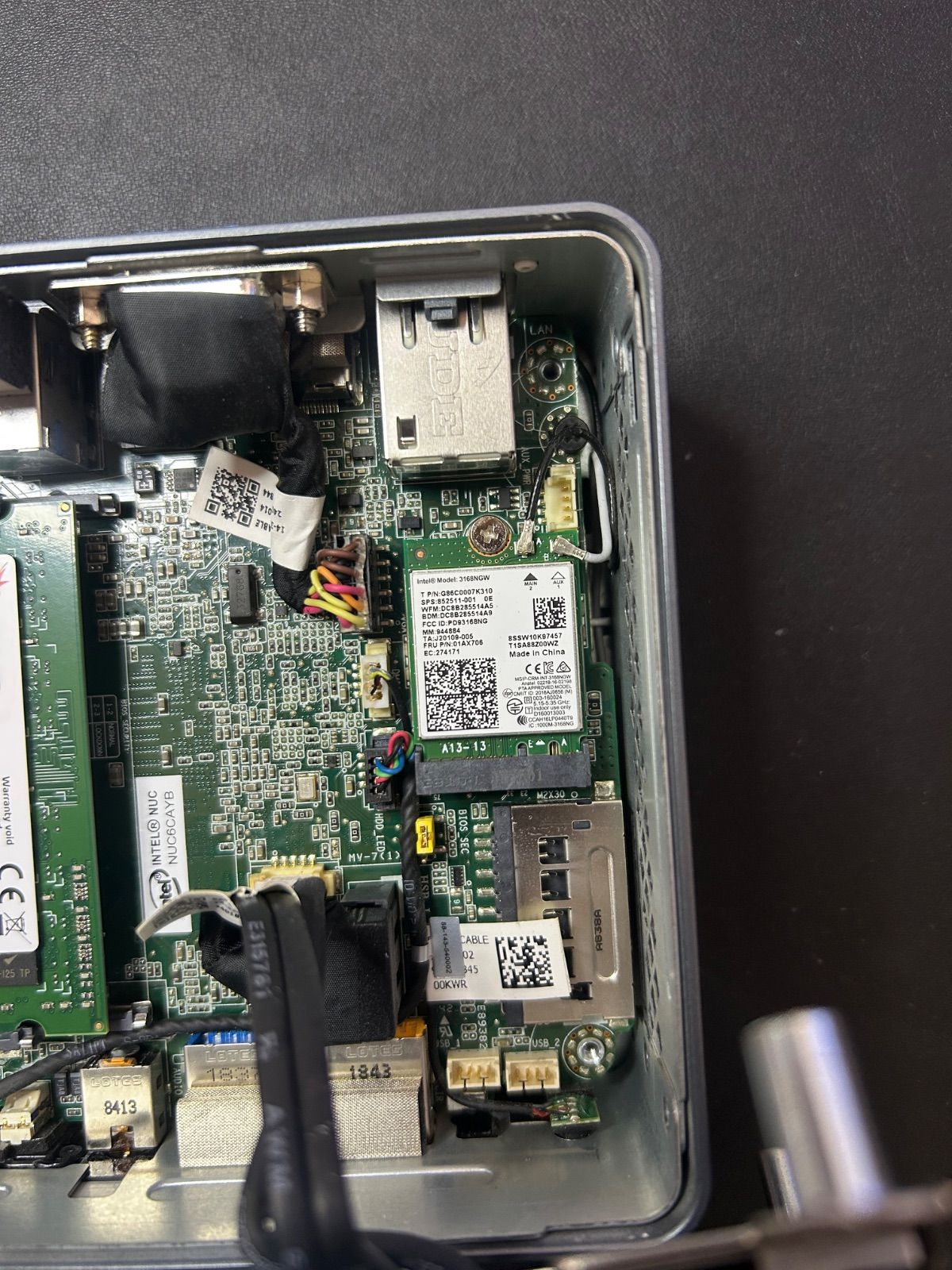 インテル Intel NUC BOXNUC6CAYH ミニPC インテル Intel NUC BOXNUC6CAYH ミニPC Intel NUC Celeron搭載 小型PC