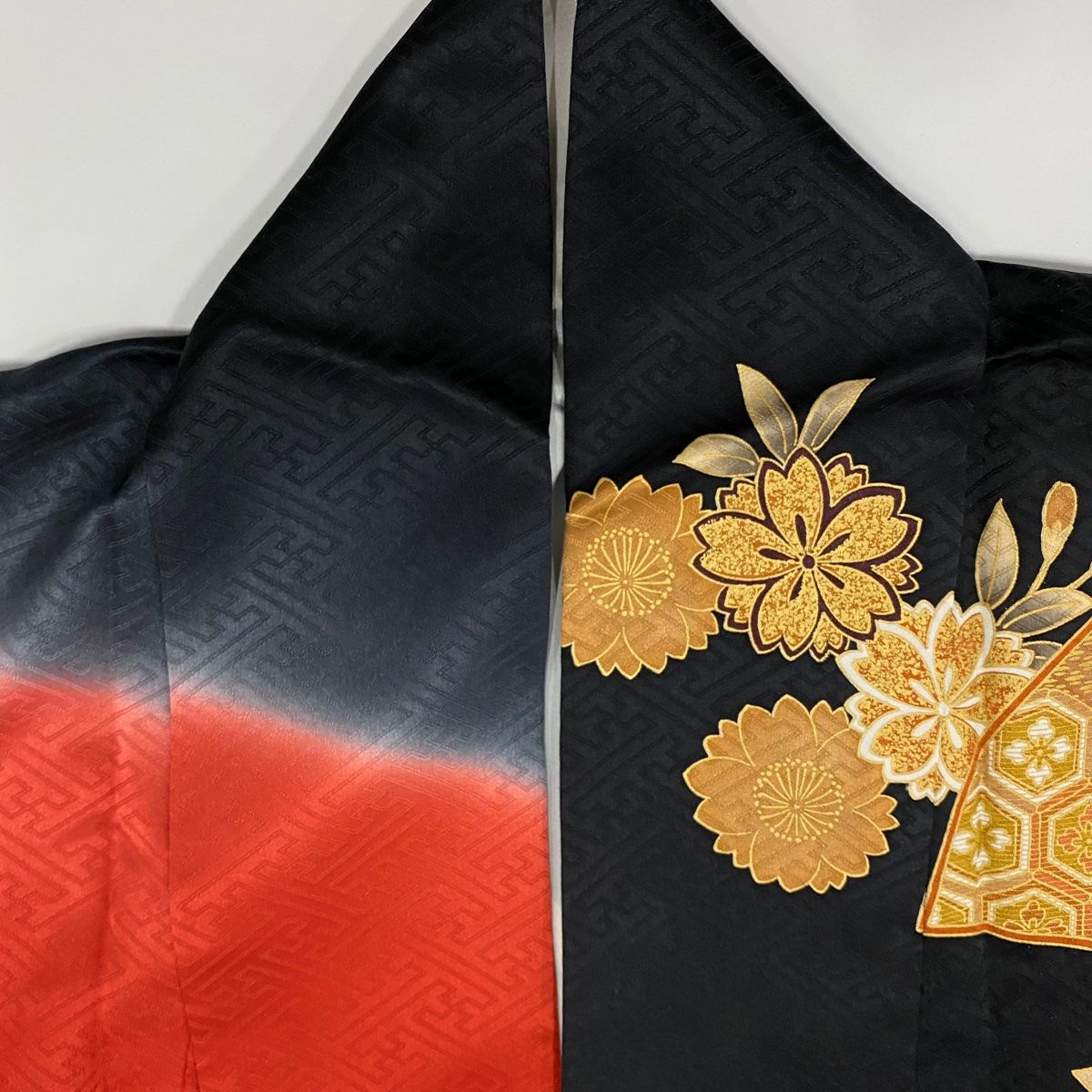 振袖 身丈166.5cm 裄丈68cm L 袷 糸巻き 桜 金糸 金彩 黒 正絹