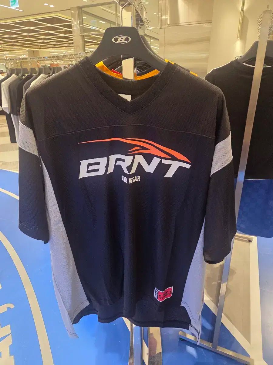 BORN TO WIN フットボール ジャージ Tシャツ パンツ セットアップ 商品です