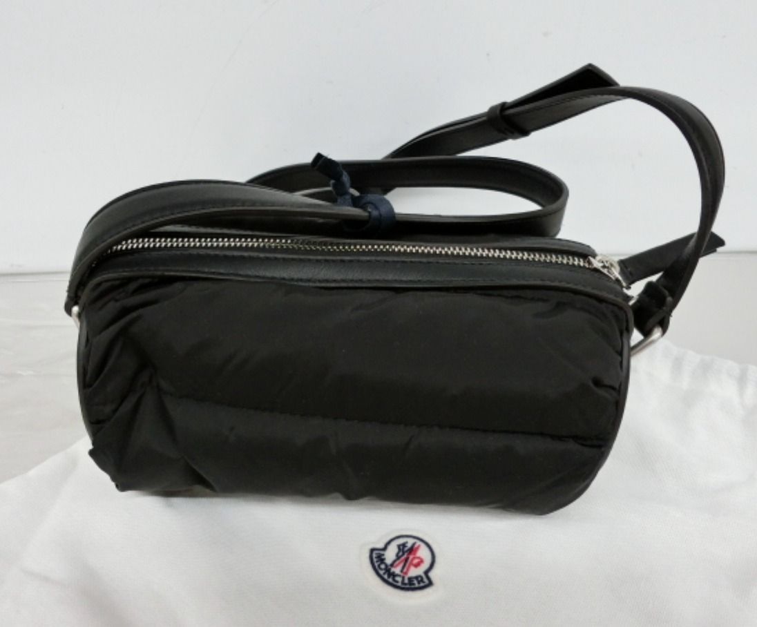 ★MONCLER★Keoni パッド入りクロスボディバッグ MONCLER ☆KEONI クロスボディーバッグ - メルカリ