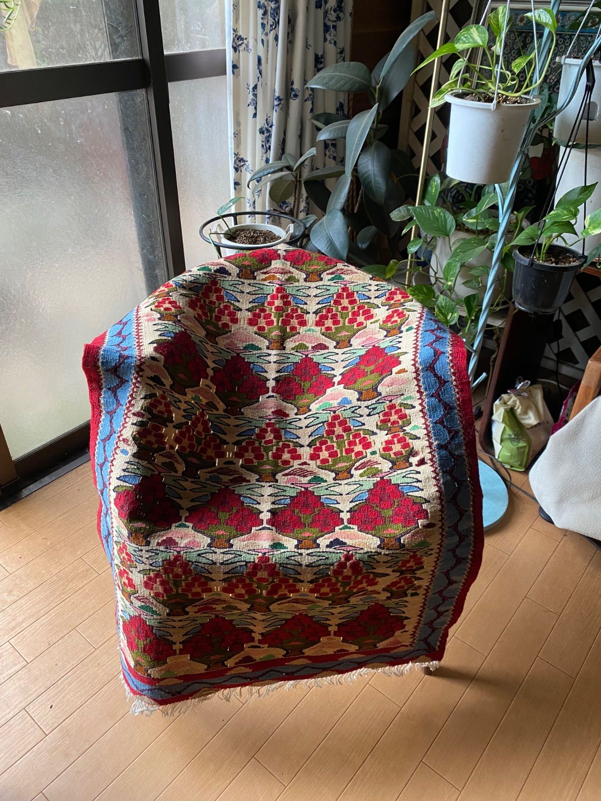 王室の為に織られたキリムです ヘラティ模様が素晴らしい