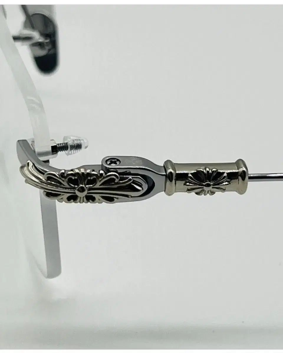 フチなし メガネ