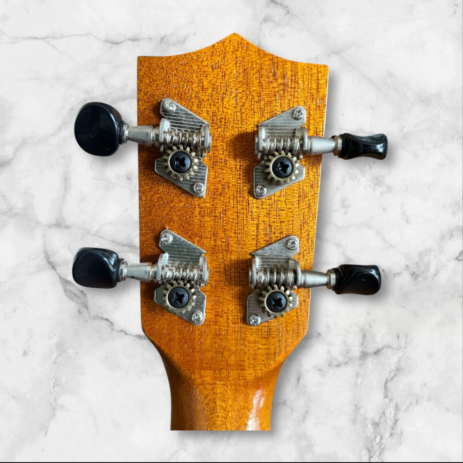 ヤイリ プリアンプ搭載