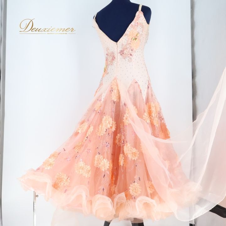 サーモンピンク