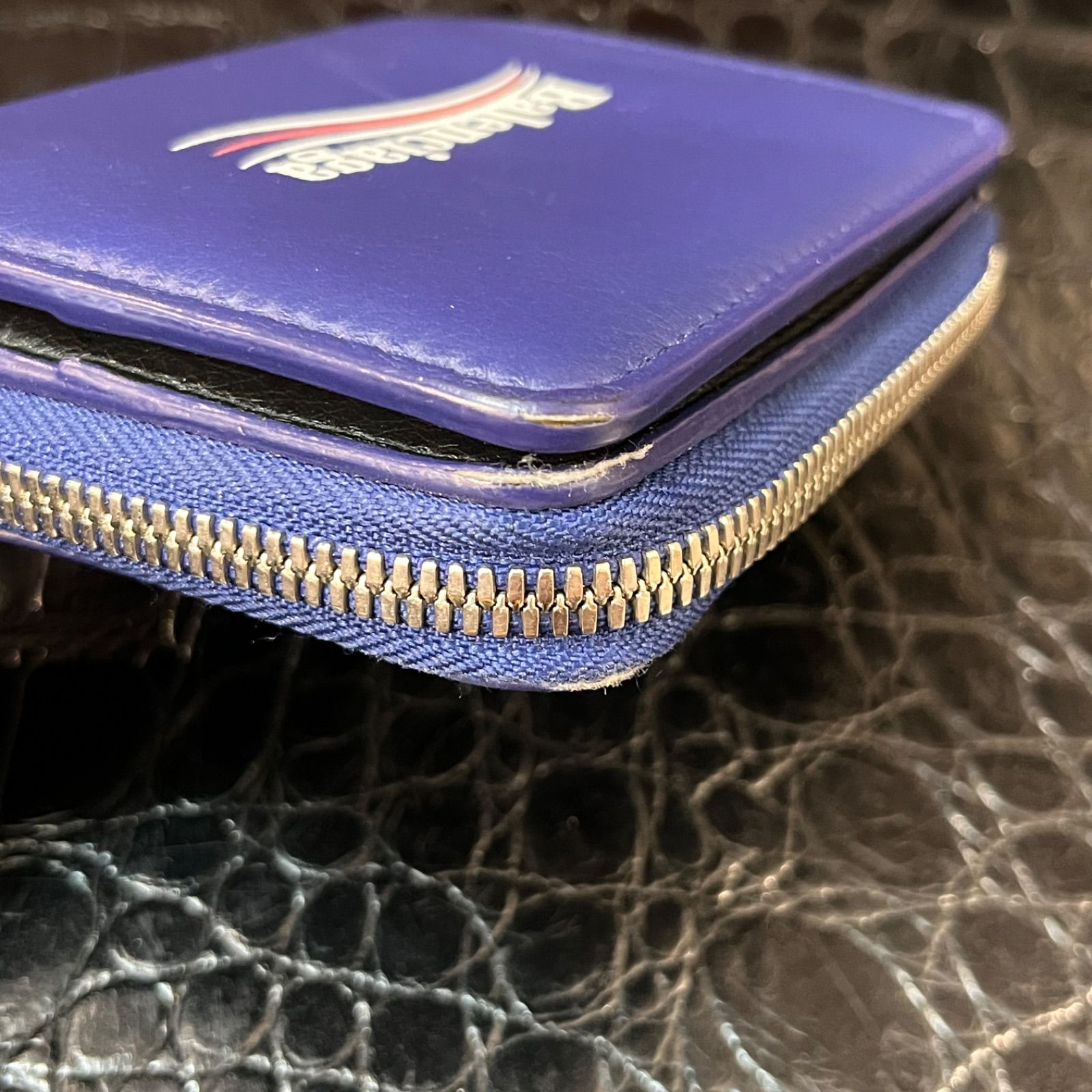 BALENCIAGA バレンシアガ エブリデイスクエア 二つ折り財布 - メルカリ