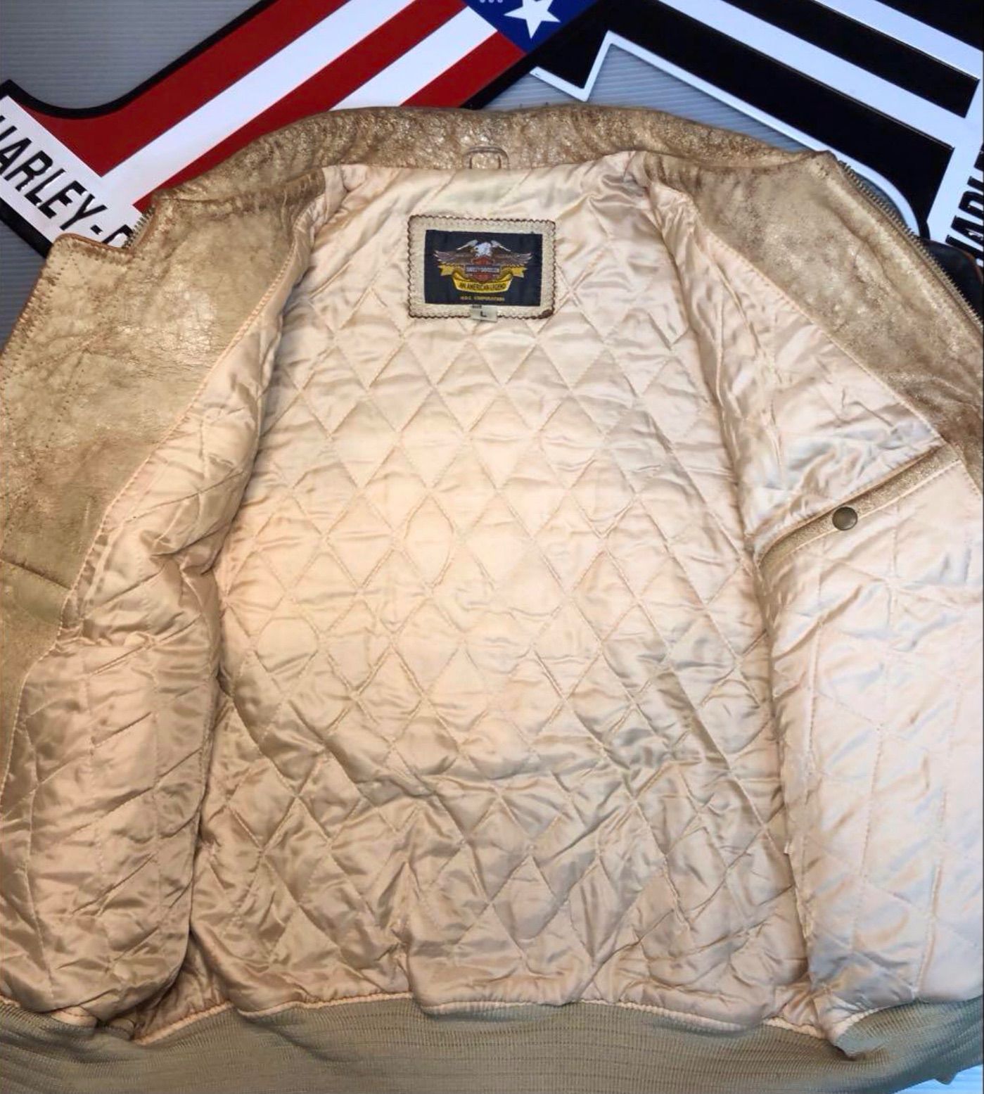 【レアモデル立体刺繍】ハーレーダビッドソン　本革ジャケット　アーティスト御用達！ HARLEY DAVIDSON ハーレーダビッドソン 【レアモデル！立体刺繍