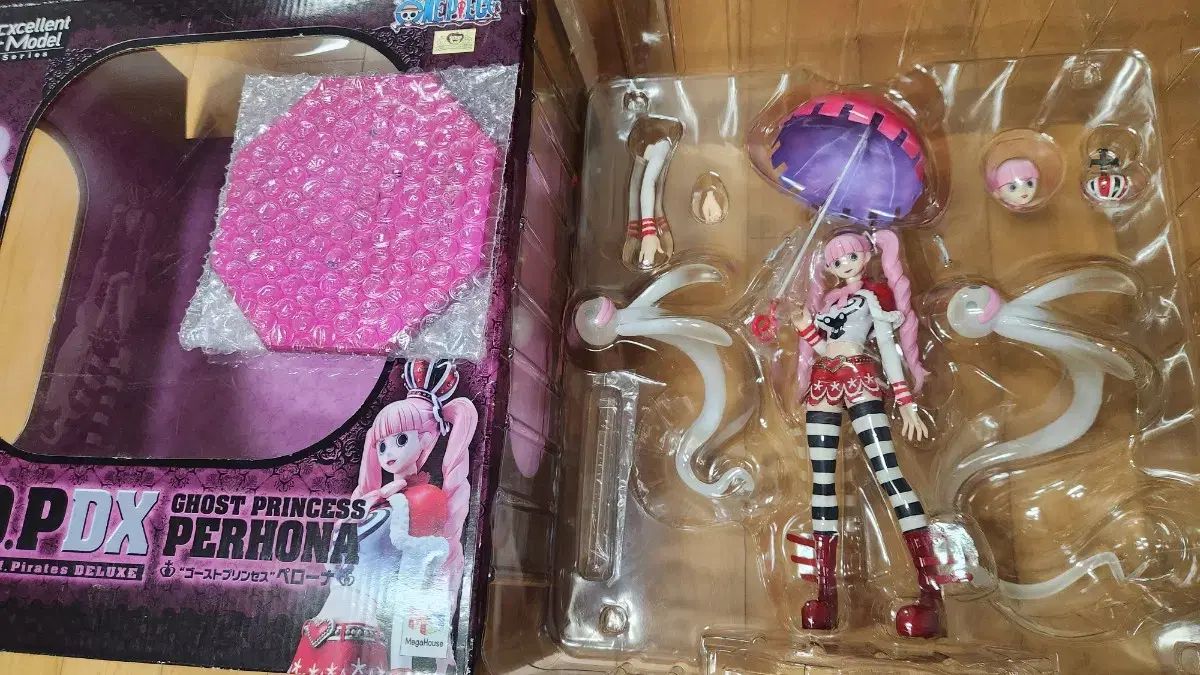 MegaHouse Excellent Model P.O.P DX ペローナ フィギュア MegaHouse Excellent Model P.O.P DX ペローナ