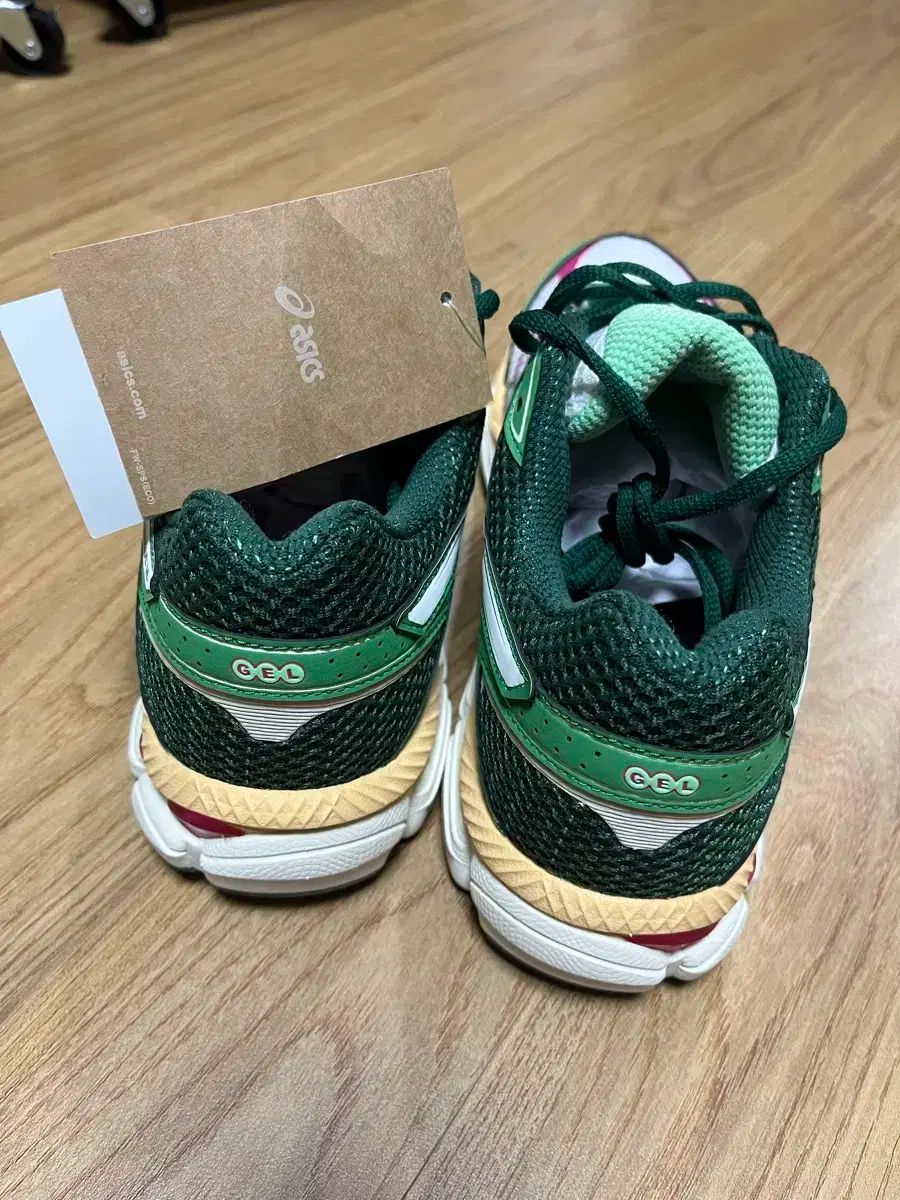 クリーム アイボリー