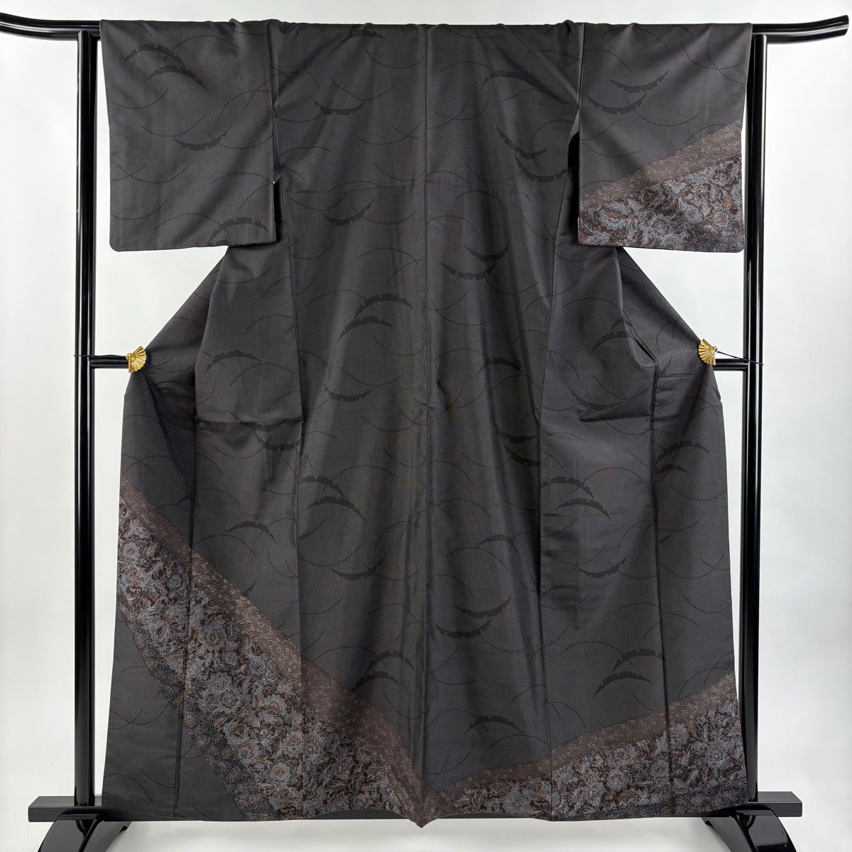 付下げ 身丈159cm 裄丈63.5cm S 袷 草花 雪芝 紬地 焦茶色 正絹 秀品