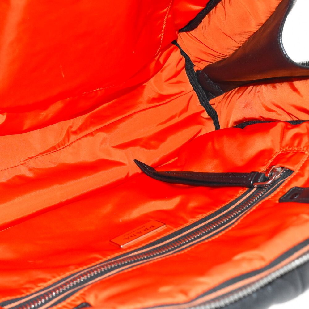 PRADA (プラダ) 1BB052 パディッドナッパ レザーハンドバッグ - メルカリ 