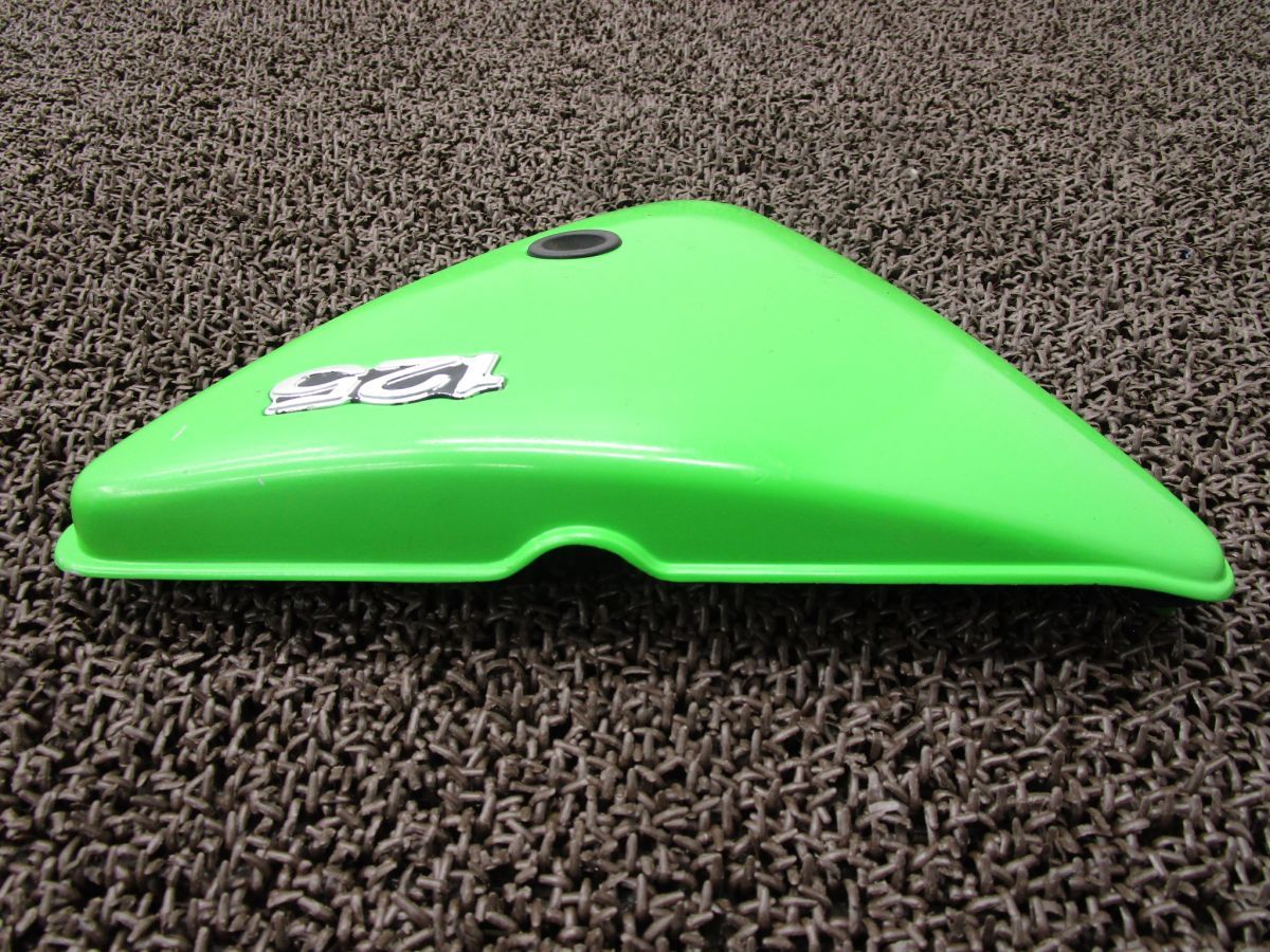 KE125 サイドカバー