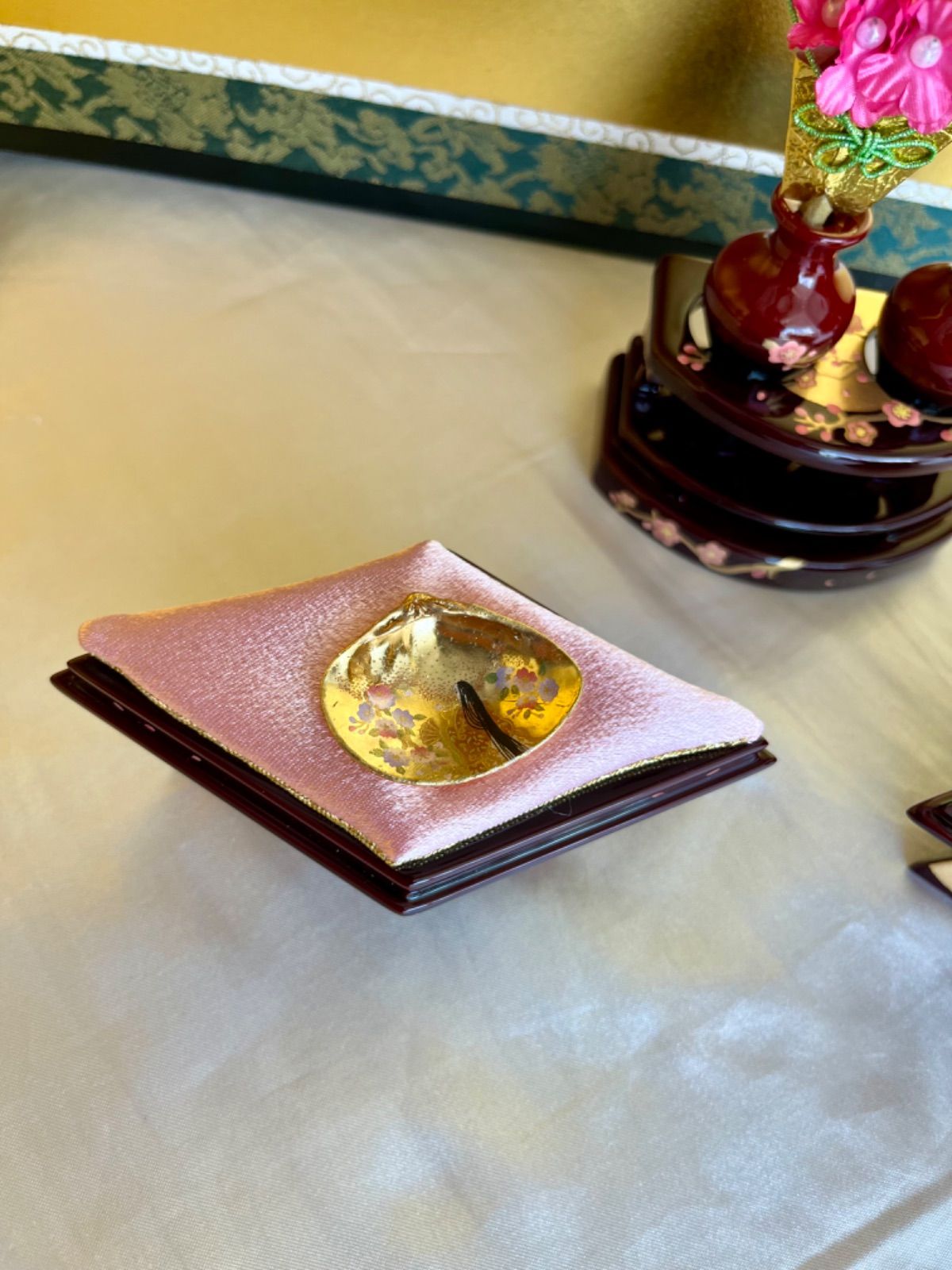 新品☆貝合わせの変わり菱三宝 ☆純木製品 ☆手書きの金彩と繊細な貝殻