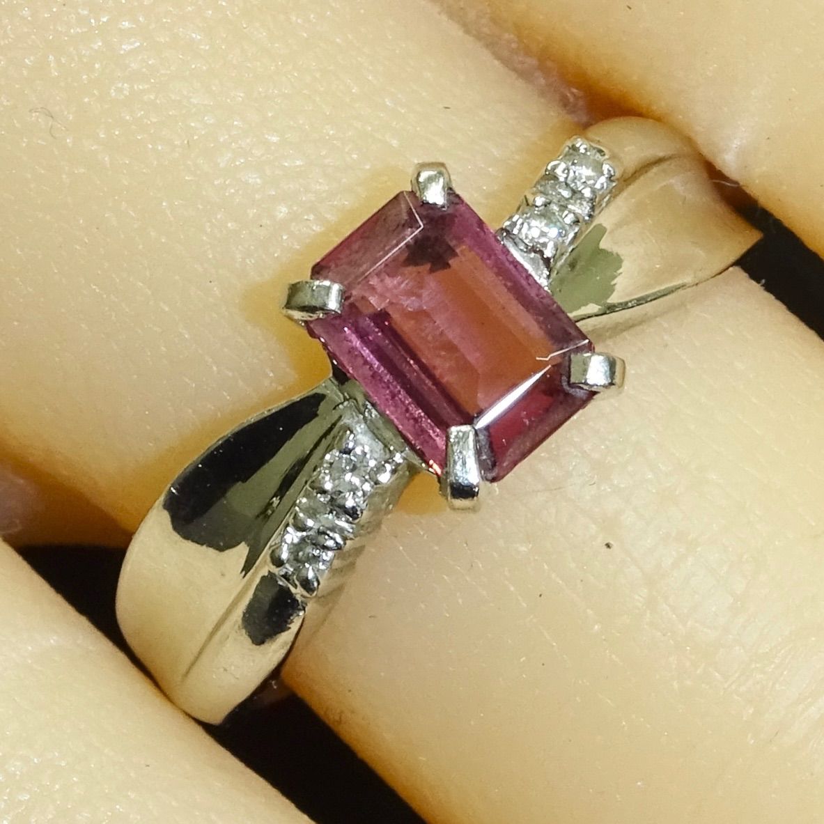 プラチナ pt900 天然ガーネット0.69ct 天然ダイヤモンド0.04ct 