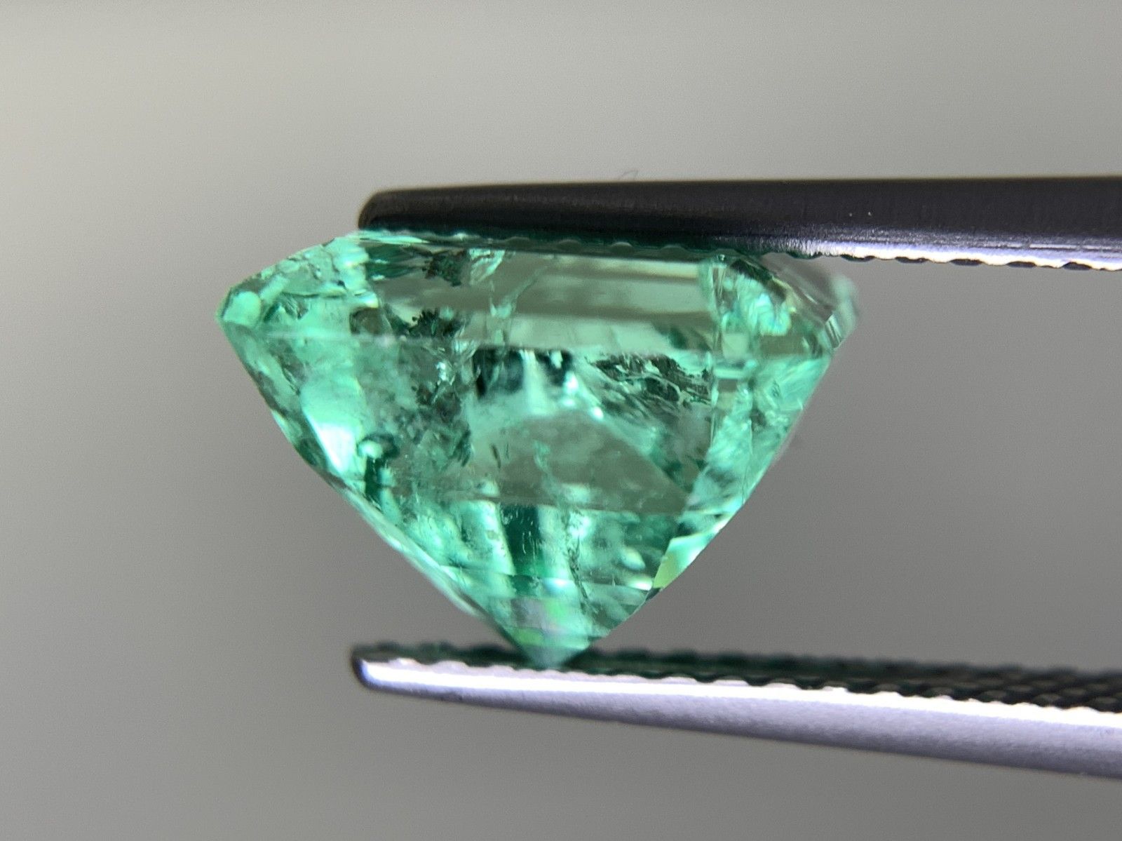 アクアマリン 天然 3.227ct 宝石ソーティング付き 10.6㎜×6.9㎜×6.8㎜