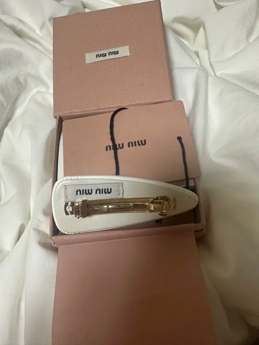 ミュウミュウ ヘアピン