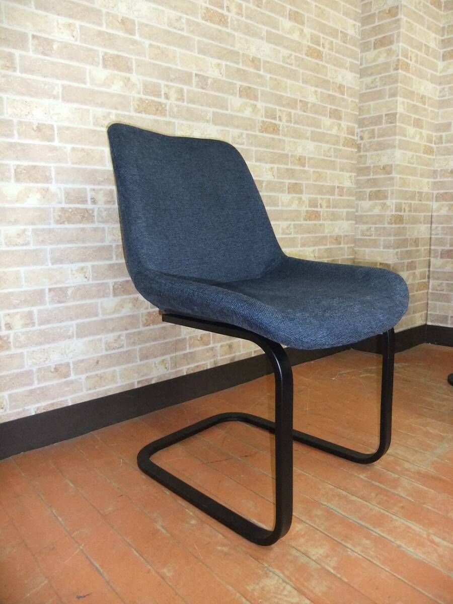 カンティレバーチェア 品