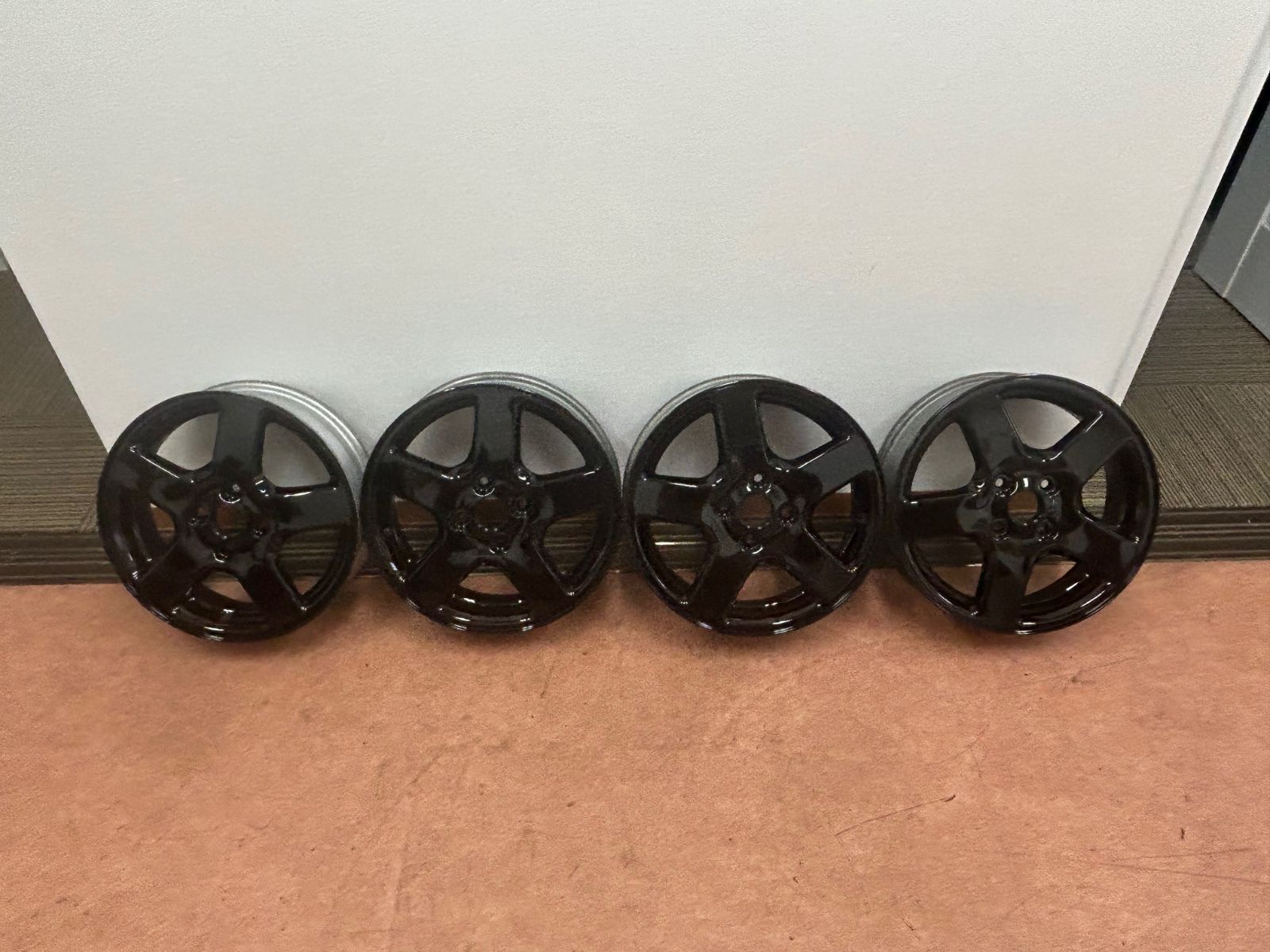 シボレーＭＷ 15インチ純正ホイール黒塗装