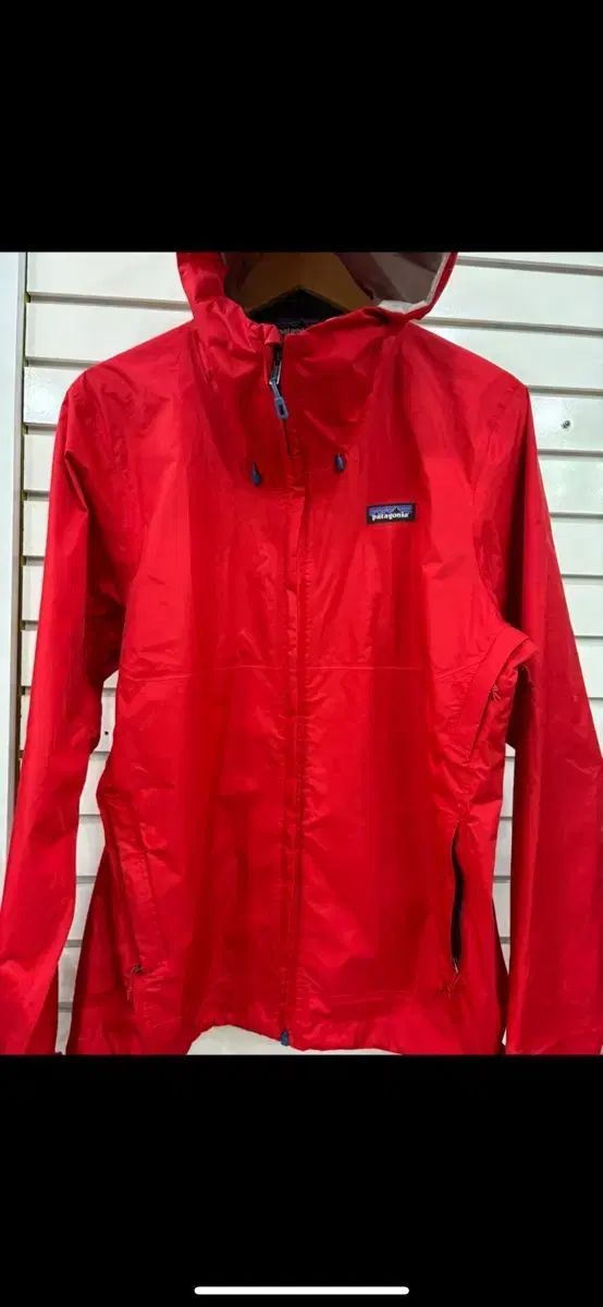 patagonia パタゴニア 赤 フード ウィンドブレーカー ジャケット