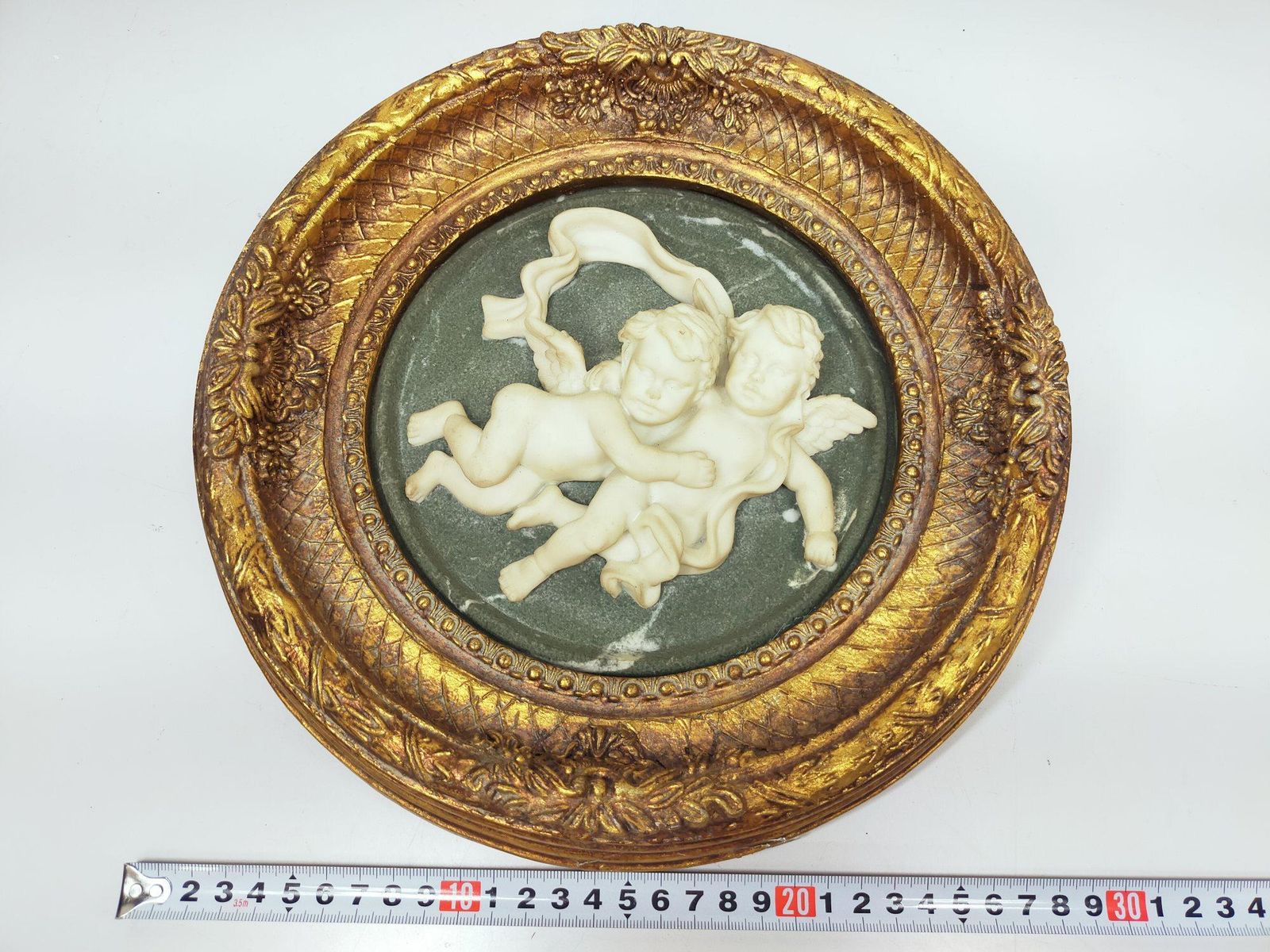 新生の 壁掛けレリーフ 二人のキューピット 径30ｃｍ アラバスター 雪花石膏 A9741C08