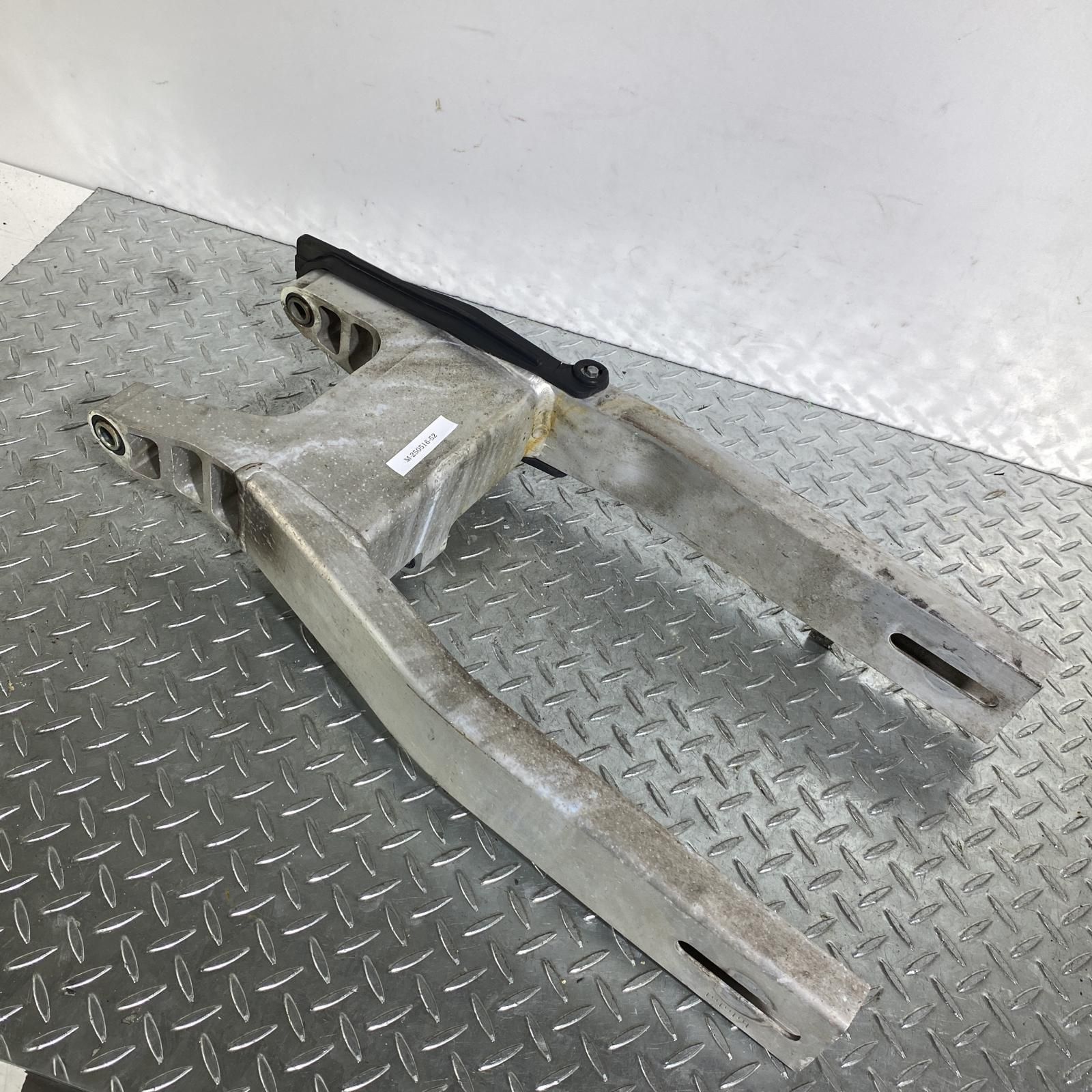 ホーネット250 スイングアーム