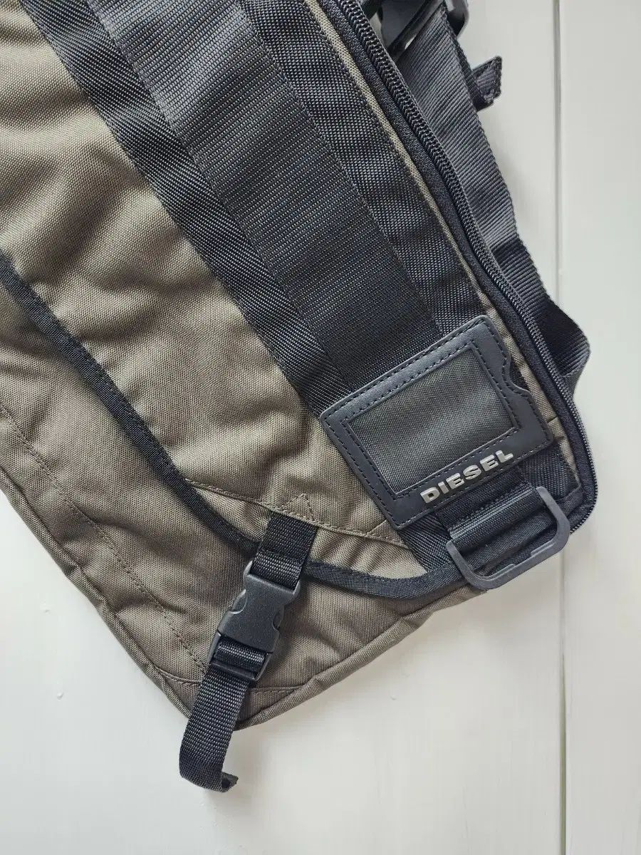 DIESEL ディーゼル クロスバッグ スリングバッグ iPad バッグ 海外 ストアエディション