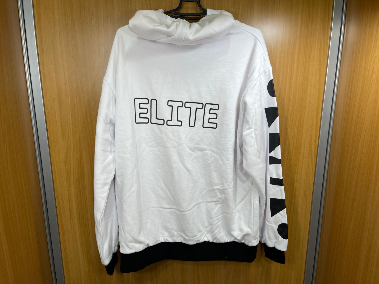 ホロライブ さくらみこ 活動4周年記念 グッズ 35Pのえり～とパーカー