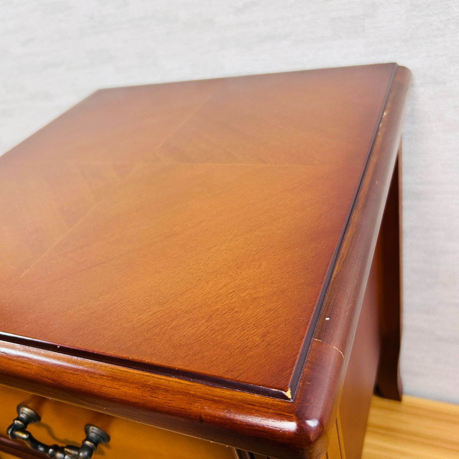 ベッドサイドテーブル ナイトテーブル