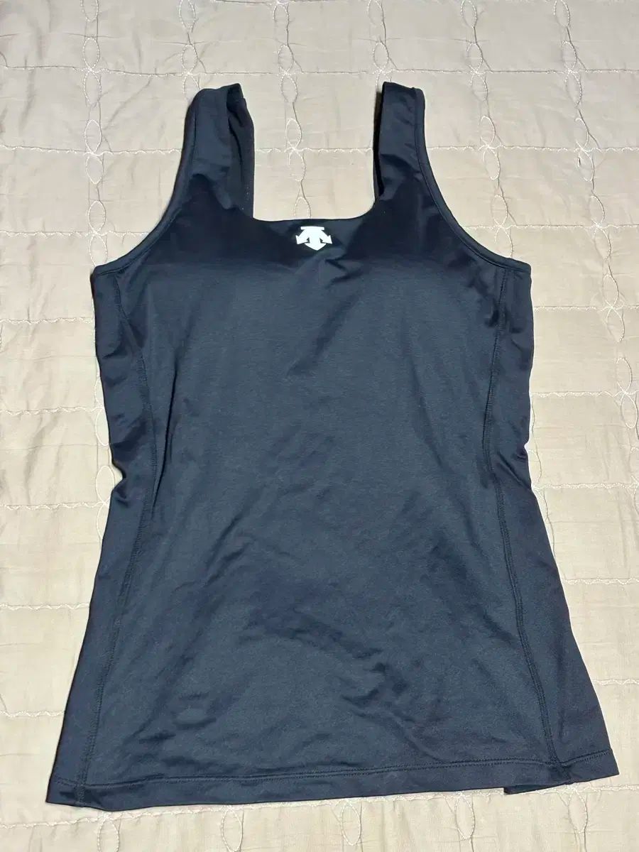 【雷市場（ポンジャン）商品韓国直送】 デサント₍DESCENTE) レディース ブラトップ m （ 90 ）