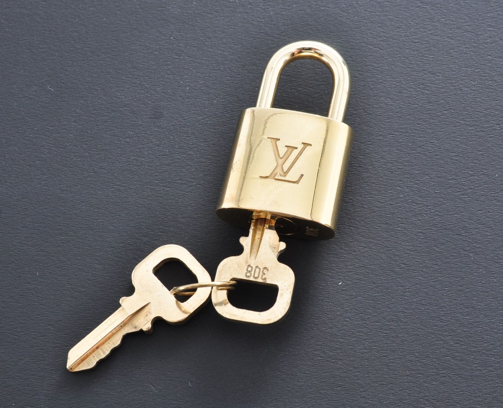 LOUIS VUITTON 南京錠　308 Louis Vuitton ルイ・ヴィトン 南京錠 パドロック カデナ 鍵
