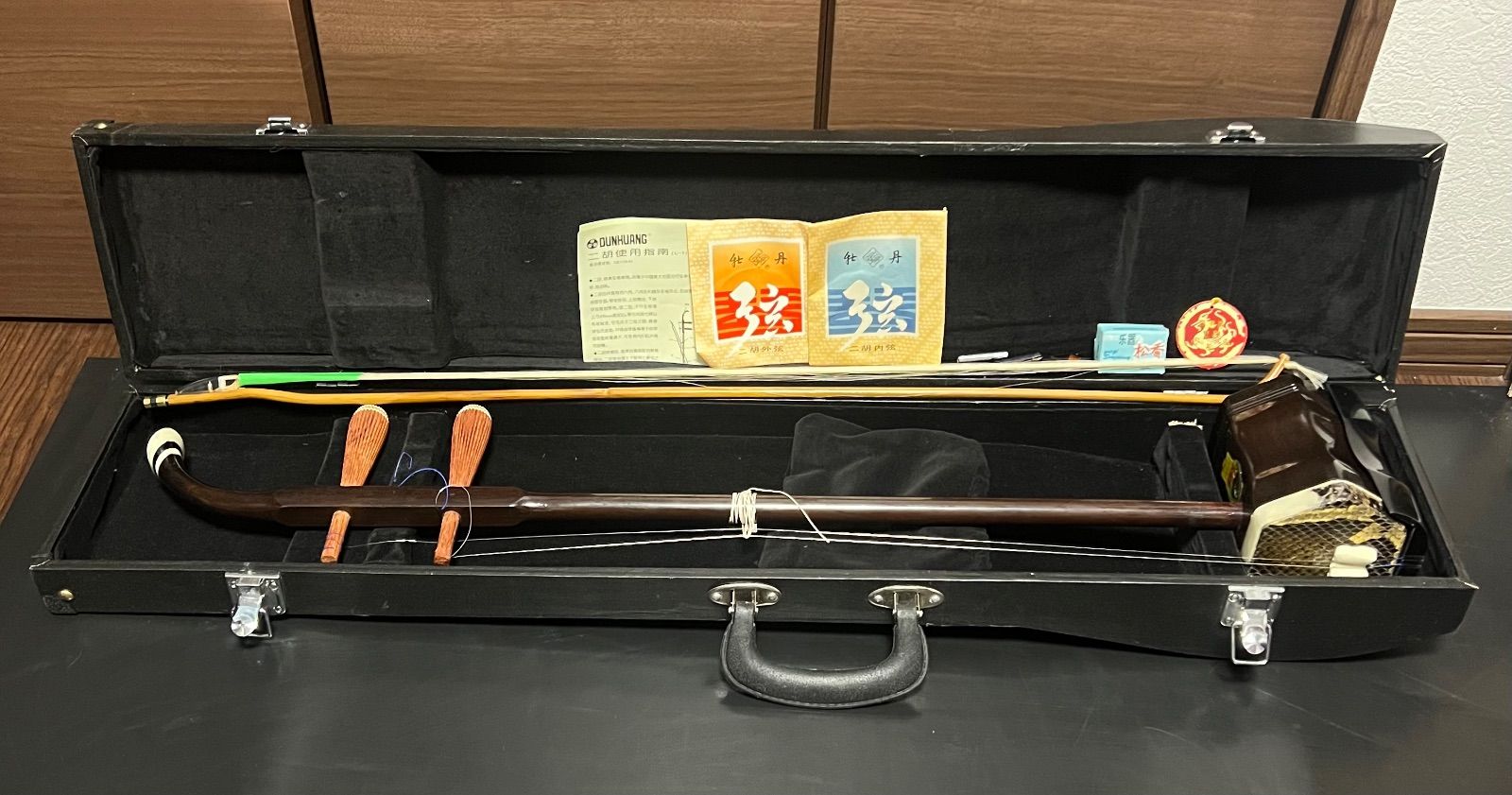 二胡 敦煌牌 上海民族楽器 胡弓 南胡 弦楽器 ハードケース付 中国 二胡 敦煌牌 上海民族楽器 胡弓 南胡 弦楽器 ハードケース付 中国