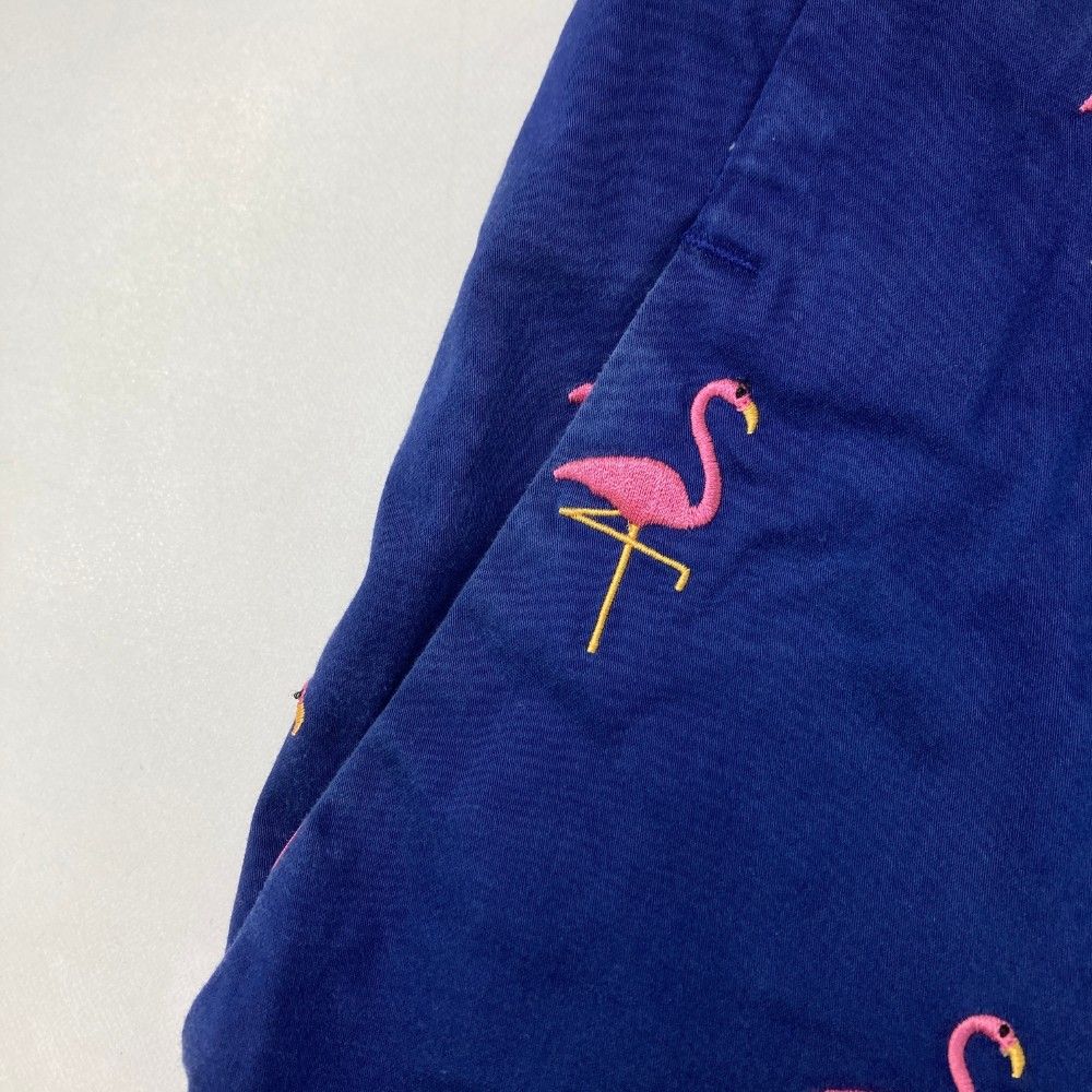 サイズ：32×32L LOUD MOUTH ラウドマウス  ストレッチパンツ フラミンゴ刺繍 総柄 ネイビー系 [240101438363] ゴルフウェア メンズ ストスト サイズ：32×32L LOUD MOUTH ラウドマウス ストレッチパンツ
