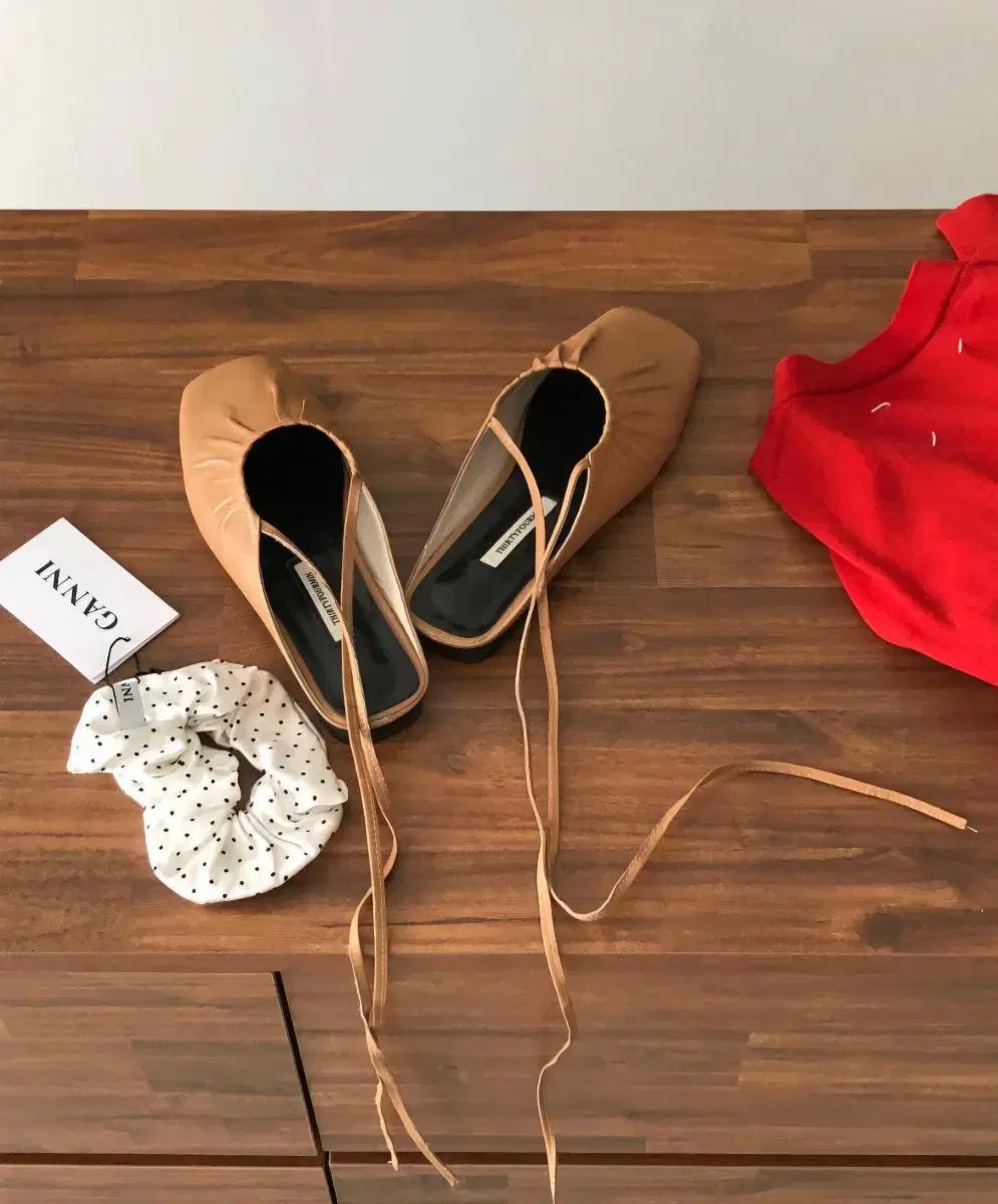 サーティフォーミン ストラップ シューズ 240 245