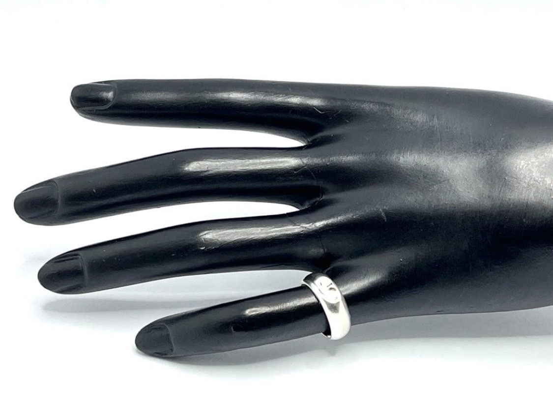 h965 ティファニー　カーブド　ハート　リング　シルバー　925 約8.5号 a096 Tiffany&Co. ティファニー カーブド ハート リング シルバー 925