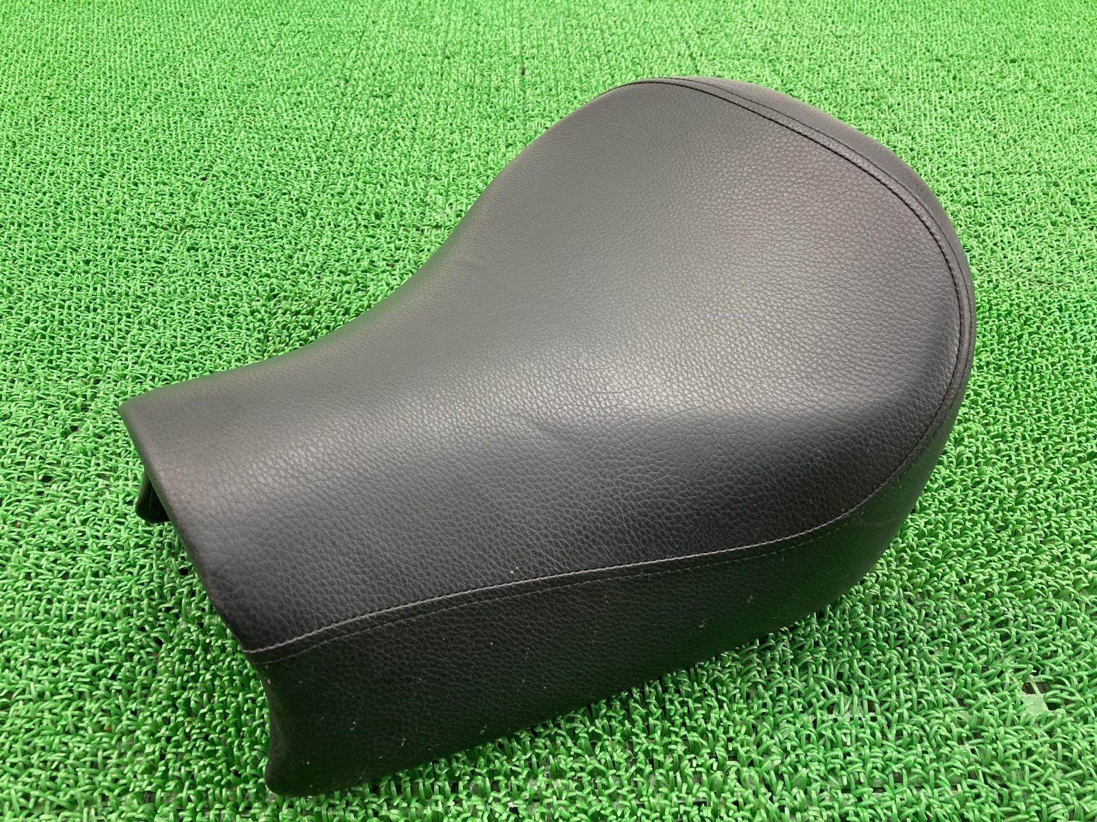 ボルティー フロントシート シート 25D スズキ 純正 中古 バイク 部品 ...