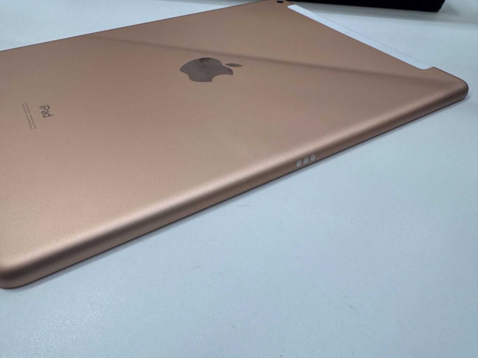 iPad第8世代 WiFi+セルラーモデル ゴールド/32GB iPad 32GB 第8世代 (第8