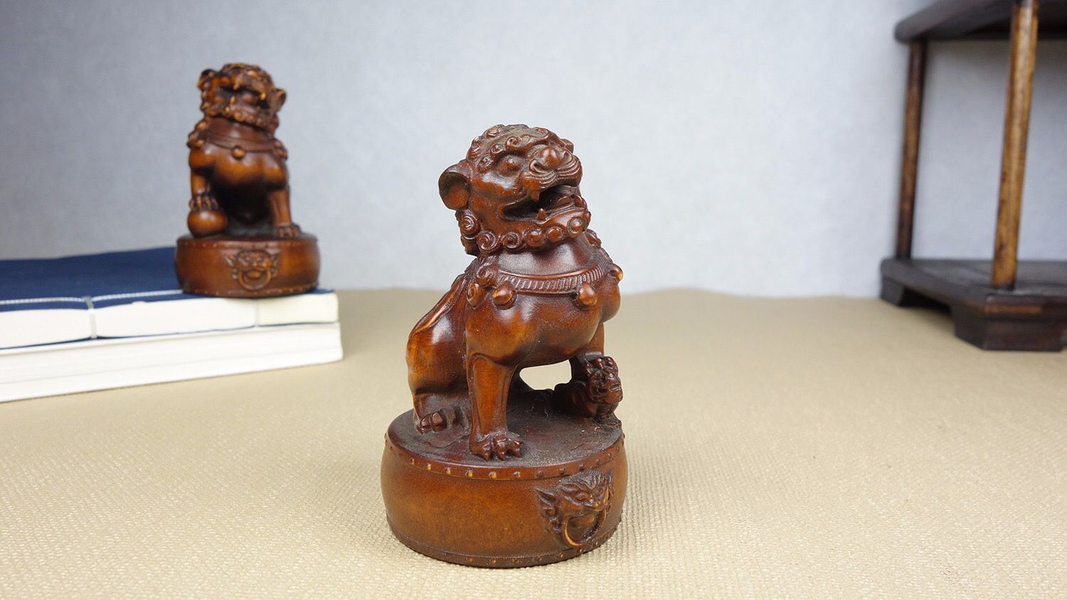 旧家蔵出し 黄楊木細密彫 坐鼓對獅 節約 置物 賞物 文房具 書道品 供養