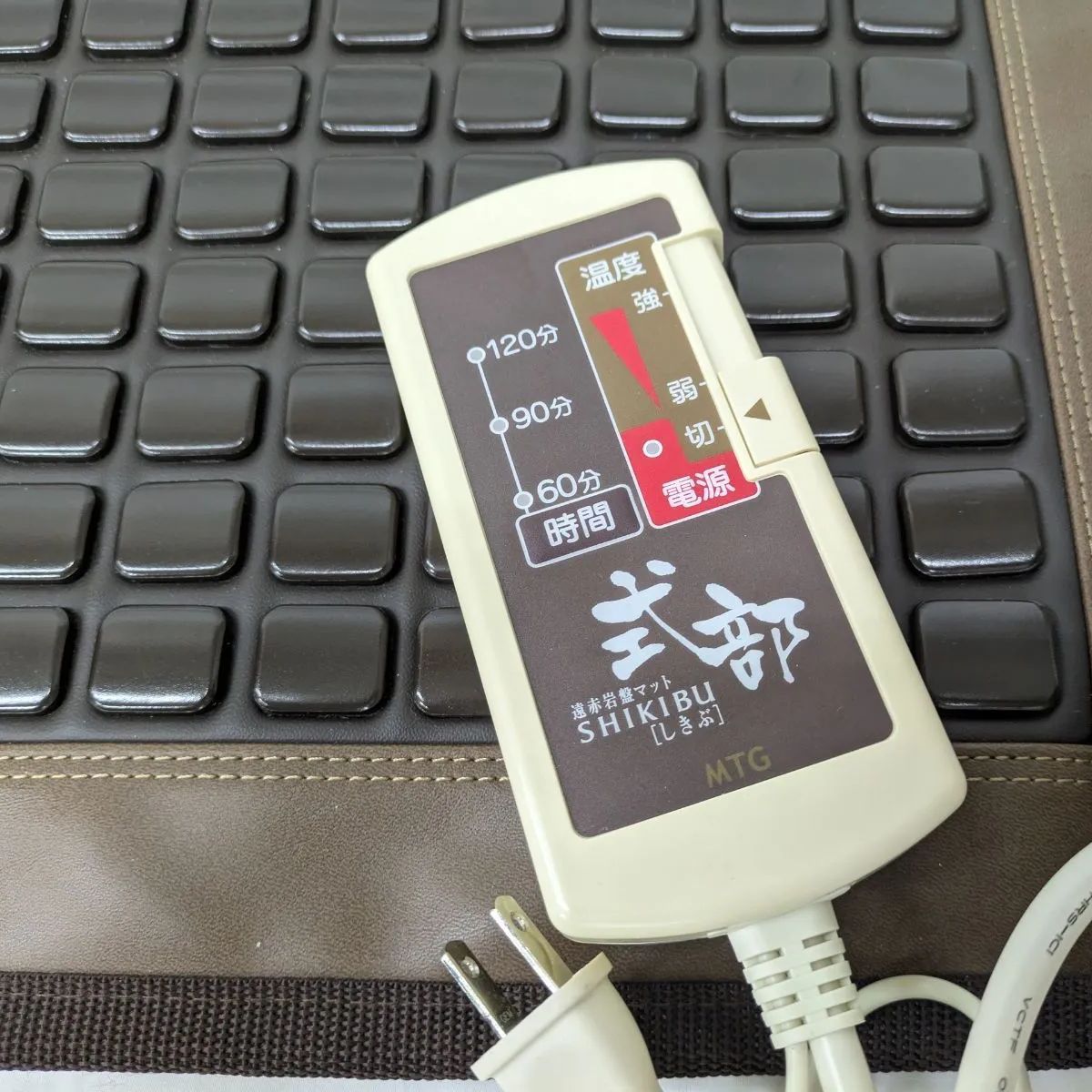 美品! MTG 遠赤岩盤マット 式部 SHIKIBU(しきぶ) SKB-H1503 美品! MTG 遠赤岩盤マット 式部 SHIKIBU(しきぶ) SKB-H1503