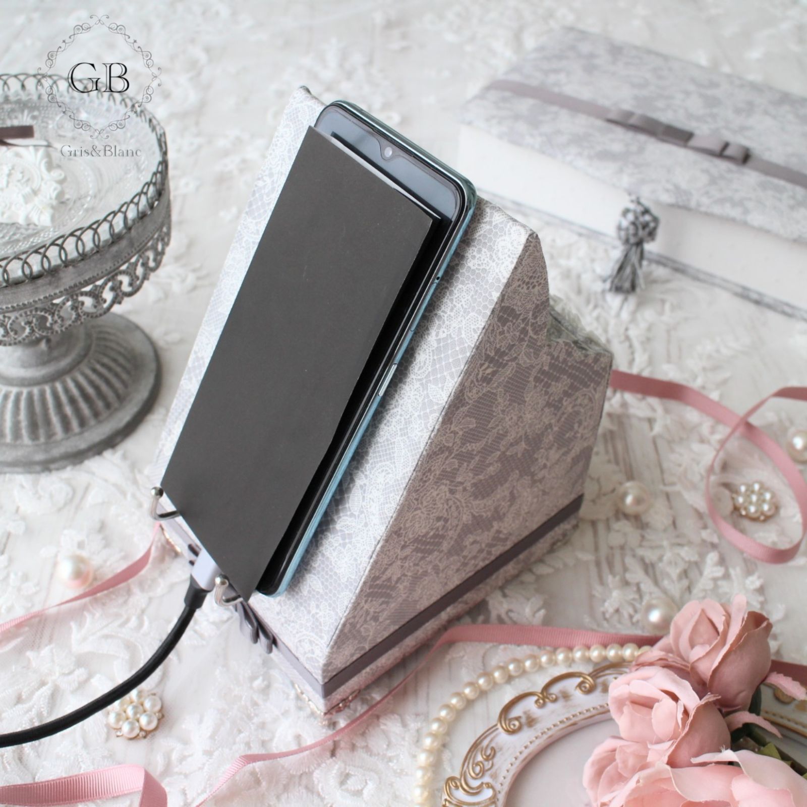 猫脚】 シャビーシック ビンテージ ナイトスタンド 花柄