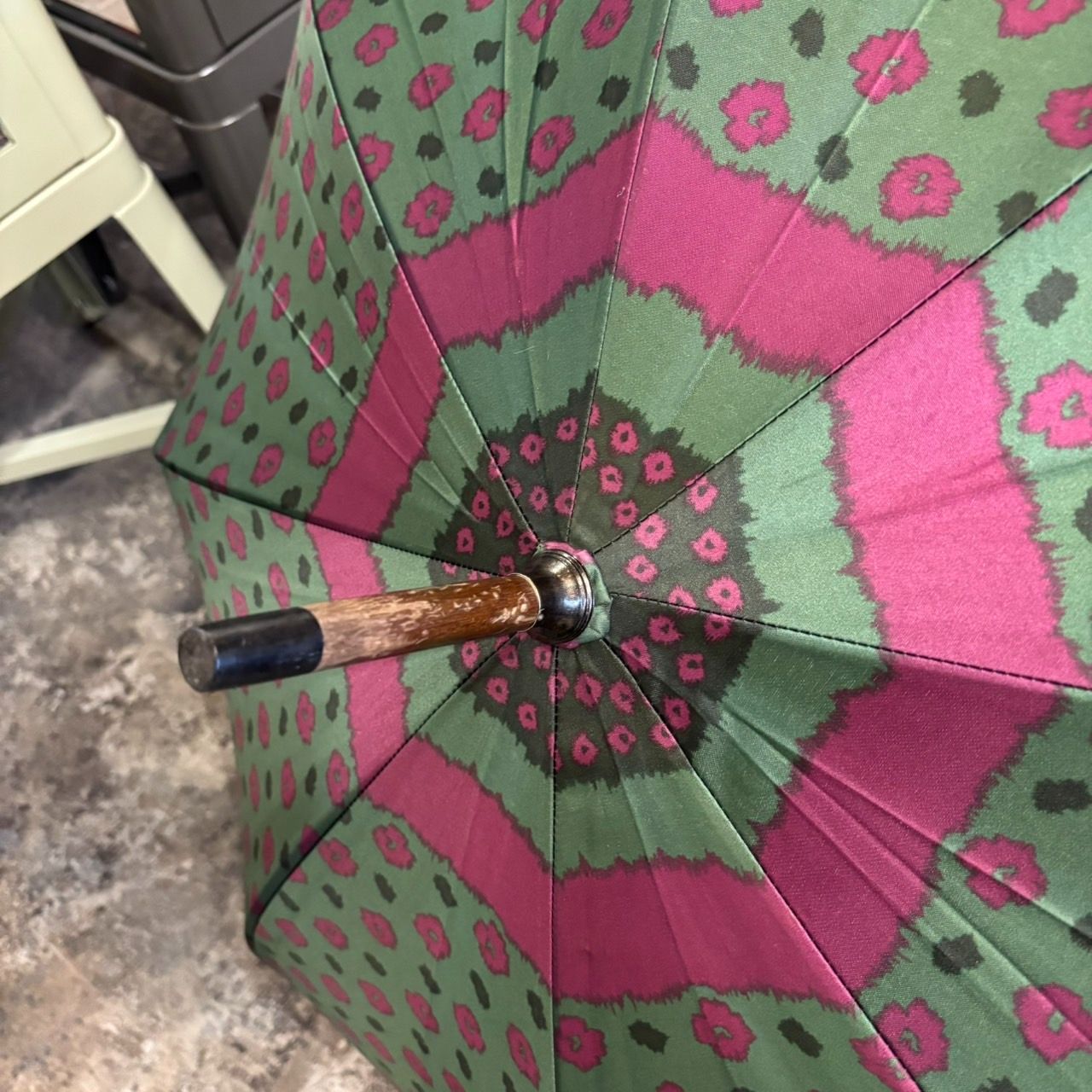 GIANNI VERSACE ジャンニ・ヴェルサーチ 傘 グリーン×ピンク 雨具 長傘 GIANNI VERSACE ジャンニ・ヴェルサーチ 傘 グリーン×ピンク 雨具 長傘