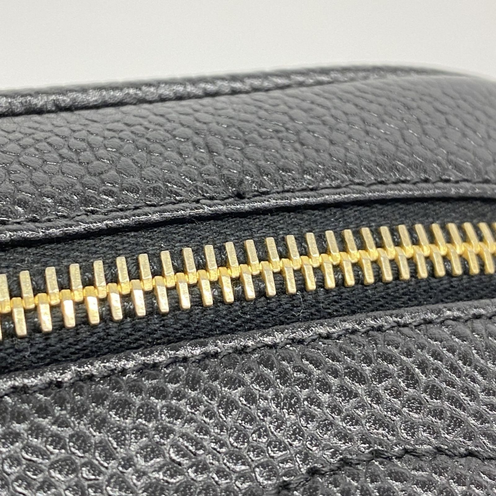CHANEL シャネル　キャビアスキン　バニティバッグ 珍しい？【CHANEL】シャネルのショルダータイプのバニティバッグ