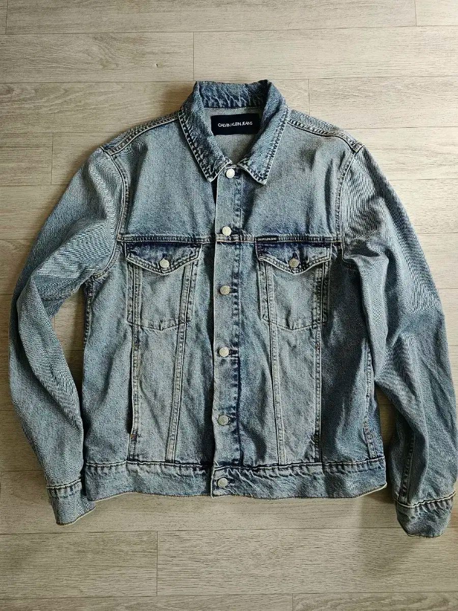 【雷市場（ポンジャン）商品韓国直送】 L CKJ Calvin Klein(カルバ・ンクライン) ジーンズ ライトブルーデニム デニムジャケット 3 世帯 トラッカー